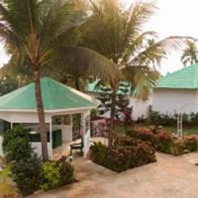 Tropical Valley Resort Morjim Exterior photo