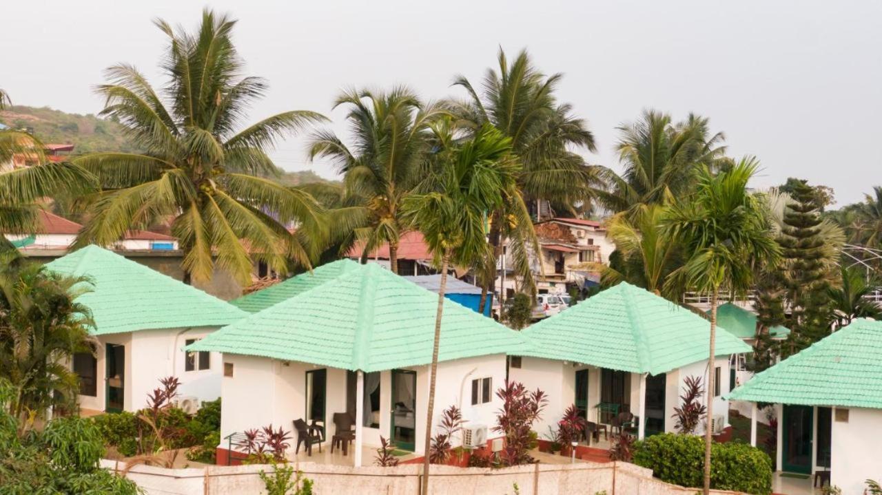Tropical Valley Resort Morjim Exterior photo